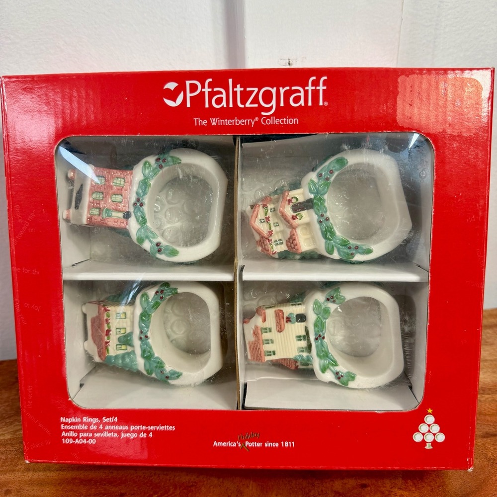 Pfaltzgraff‎ Winterberry Napkin Rings Set of 4 Christmas Village Houses Wreath